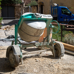 Bétonnière sur chantier.