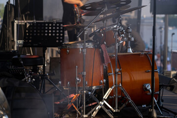 Fototapeta na wymiar Brown drum kit in the smoke stands on the stage waiting for the musicians to perform