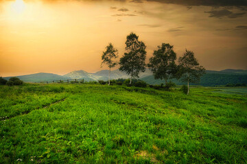 「キャベツ畑の中心で妻に愛を叫ぶ」イベントが行われる、群馬県の嬬恋の「愛妻の丘」からの夕暮れの風景