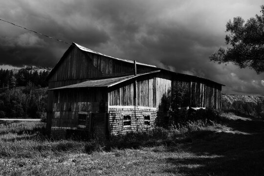 Details of an old Quebec barn in black and white