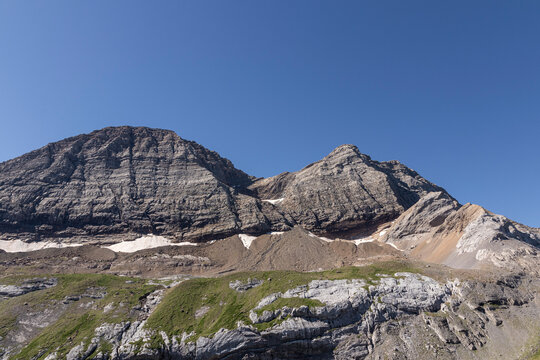 peak taillon border between spain and france