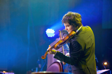 Musician violinist with a violin in his hands. © Fotoproff