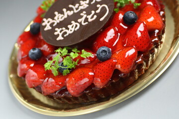 いちごのタルト（バースデーデコレーション）