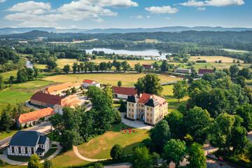 Fototapeta na wymiar Beautiful architecture of the Lomnica Palace in Lower Silesia. Poland