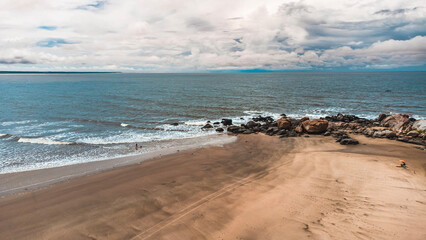 Paisagem Litoral Praia Pedra do Sal Parnaíba Piauí Delta Areia Mar Oceano Céu Nuvens Farol Ondas Energia Eólica Viagem Turismo Turístico Férias Nordeste Brasil Paradisíaco Tropical Pedras Costa 