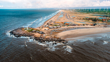 Paisagem Litoral Praia Pedra do Sal Parnaíba Piauí Delta Areia Mar Oceano Céu Nuvens Farol Ondas Energia Eólica Viagem Turismo Turístico Férias Nordeste Brasil Paradisíaco Tropical Pedras Costa 