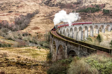 Deurstickers Glenfinnanviaduct Glenfinnan Viaduct en de Jacobite Steam Train beter bekend als de Hogwarts Express