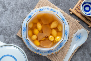 Ginkgo biloba in ginger.