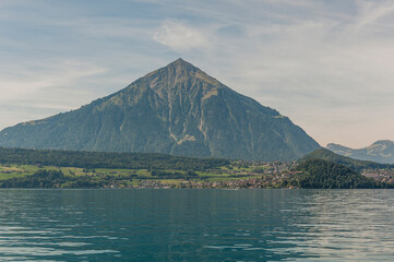 Niesen, Faulensee, Thunersee, Merligen, Seeufer, Alpen, Schweizer Berge, Wassersport, Wanderweg, Berner Oberland, Sommer, Schweiz