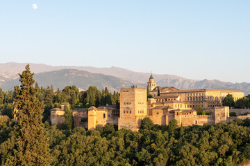 Vistas de la Alhambra al atardecer, Granada, España - obrazy, fototapety, plakaty