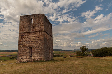 Lehrberger Kappl mit Kirchturm und Sonnenuhr in Lehrberg