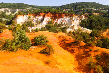 Frankreich, Provence, Ruste, Le Colorada Provençal im Luberon, Ockerlandschaft