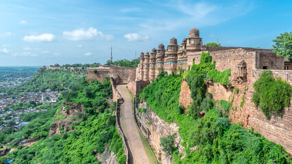 Fototapeta premium The ancient Gwalior Fort commonly known as the Gwalior Qila, is a hill fort in Gwalior, Madhya Pradesh, India