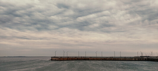 Obraz premium cloudy sky above the sea