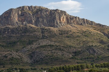 Monte Benicadell desde el mirador de la Albufera de Gaianes, Alicante, España