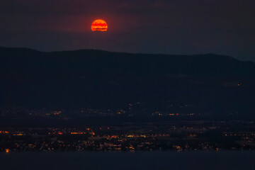 levé de lune sur le bassin genevois