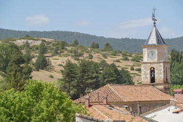 Fototapeta na wymiar Campanario o Torreón de la Iglesia de Guadalaviar en Teruel