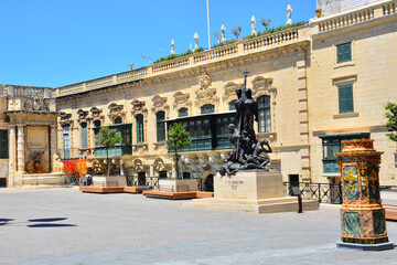 George's Square in Valletta, capital of Malta - obrazy, fototapety, plakaty