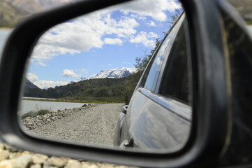 reflejo de un paisaje so&ntilde;ado, un espejo dice mucho