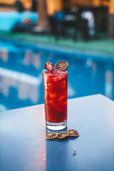 Cocktail de verano y platos