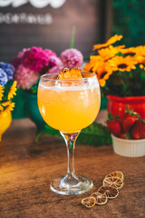 Cocktail de verano y platos