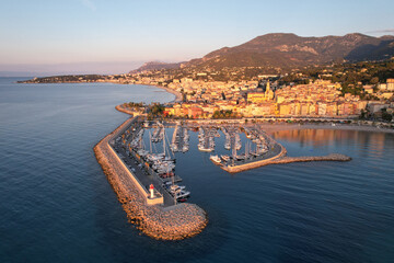 calme matin au dessus du port de Menton - Alpes-Maritimes Côte d'Azur