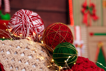 christmas decoration with balls of yarn on decorative background © Fernanda Flugel