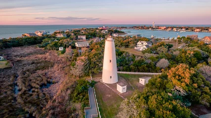 Foto op Aluminium Ocracoke Lighthouse on Ocracoke , North Carolina at sunset.The lighthouse was built to help guide ships through Ocracoke Inlet into Pamlico Sound. © Chansak Joe A.