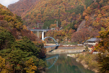 秋の龍王峡　虹見の滝と虹見橋