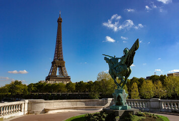 パリのエッフェル塔とフランスの家庭教師ヒットマン reborn...