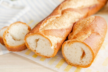 切り分けたフランスパン