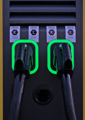 Dual charging station for electric cars