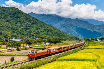 Fototapeta na wymiar The train through the beautiful countryside of Taitung, Taiwan.