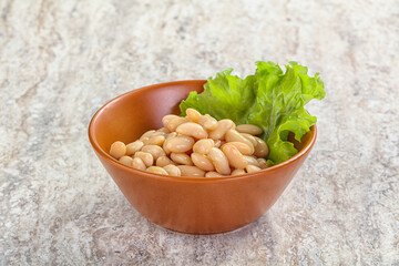 White canned beans for vegan suisine