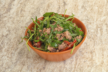 Salad with tuna and rucola