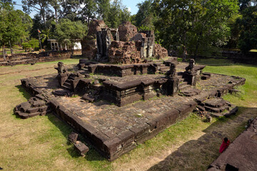 Fototapeta na wymiar Prasat Bakong temple, Siem Reap, Cambodia