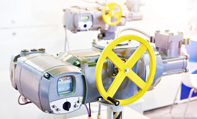Multi-turn actuator for the oil and gas industry