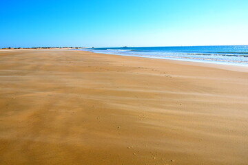 Fototapeta na wymiar La Barrosa beach, in Sancti Petri, Cadiz, when the tide is low and there is a lot of sand.