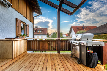 Covered deck with outdoor kitchen and bbq grill, Germany Bavaria - 526067307