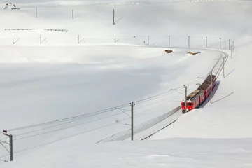 Papier Peint photo Viaduc de Landwasser Red Express in the Winter Season, Poschiavo Switzerland