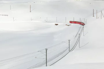 Papier Peint photo Viaduc de Landwasser Red Express en hiver, Poschiavo Suisse