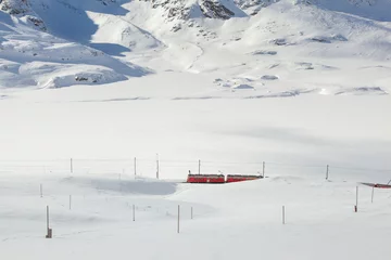 Photo sur Plexiglas Viaduc de Landwasser Red Express in the Winter Season, Poschiavo Switzerland