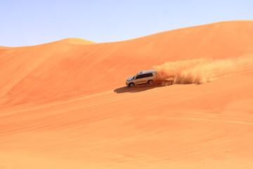 Fototapeta na wymiar SUV tour at the Wahiba Sands, Sultanate of Oman