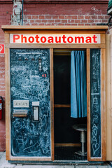 Alter Fotoautomat für Passfotos und Spaßbilder