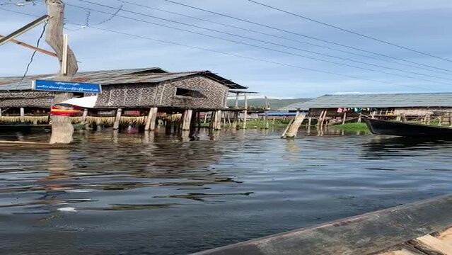 Village flottant sur le lac Inle - Myanmar