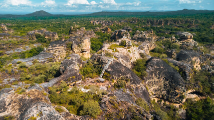 Fototapeta na wymiar Paisagem Natureza Parque Nacional das 7 Cidades Piauí Rocha Árvore Cênico Brasil Céu Rocha Árvore Turismo Viagem Viajar Brasil