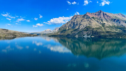 Fototapeta na wymiar The tranquil Saint Mary Lake in the Glacier National Park, Montana USA