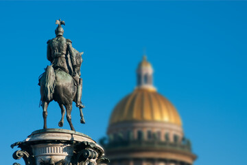Obraz premium The monument to Nicholas I , Russian imperator and Saint Isaac Cathedral in St. Petersburg, Russia