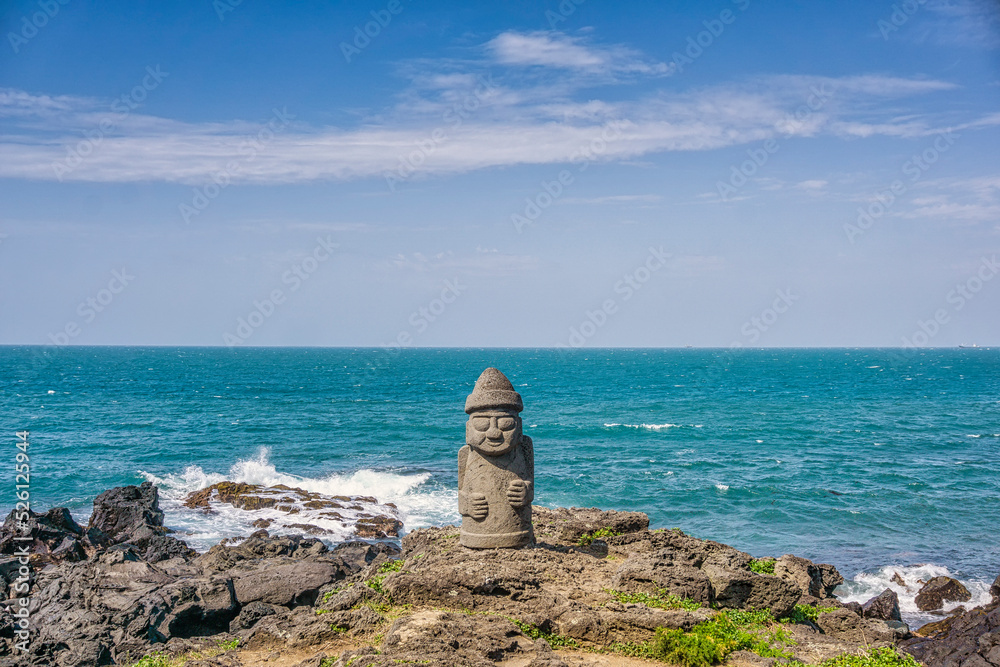 Wall mural 제주도 바닷가의 돌하르방. 현무암으로 만든 제주도 전통 조각상.