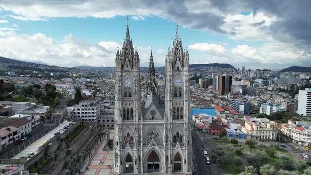 Quito, Basílica y Panecillo Ecuador